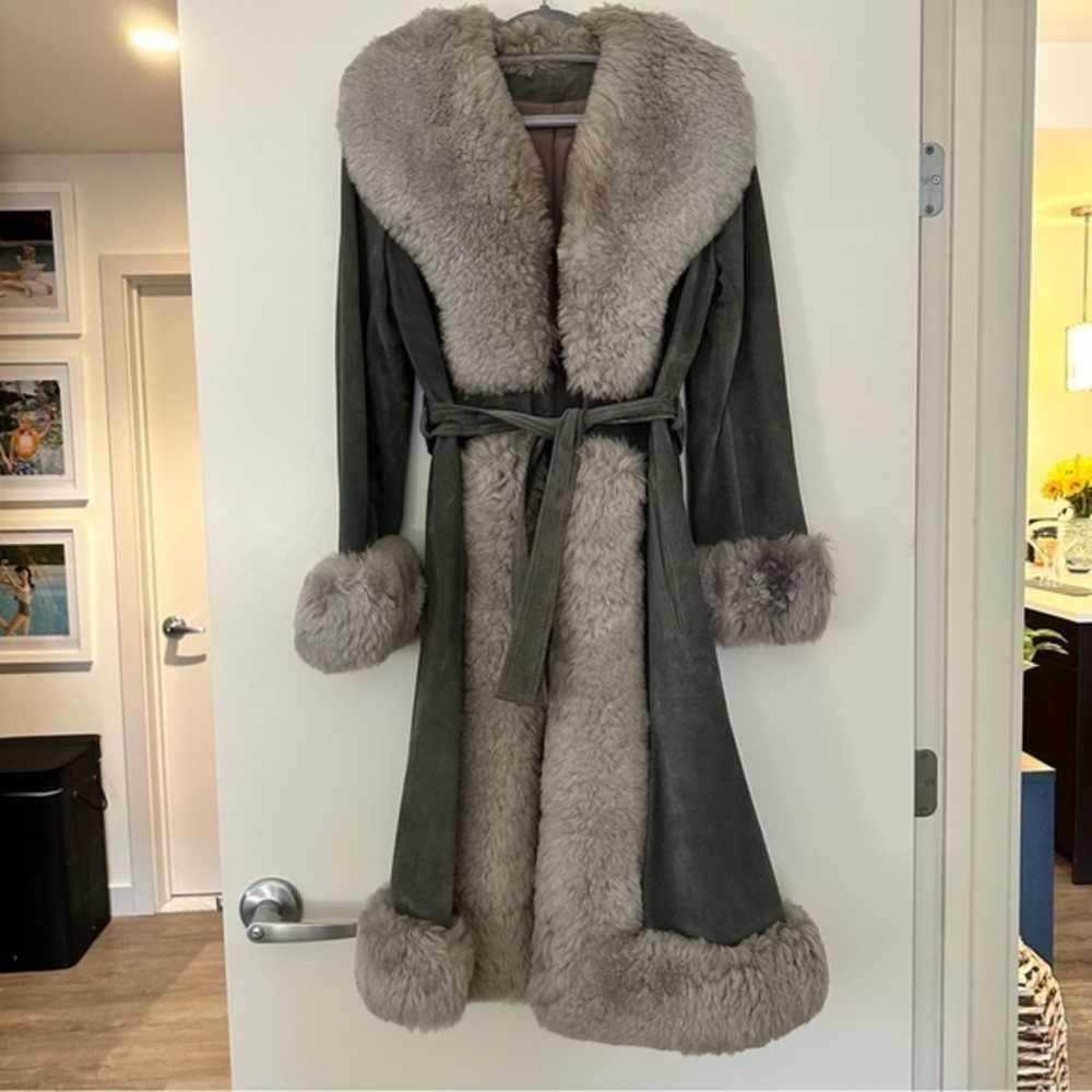 Elegant Gray Teddy Coat with Plush Trim